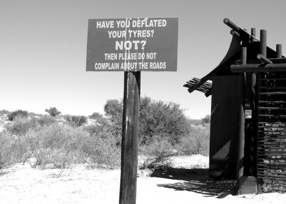2010-04-20 Kgalagadi 005 Helen Picnic Spot